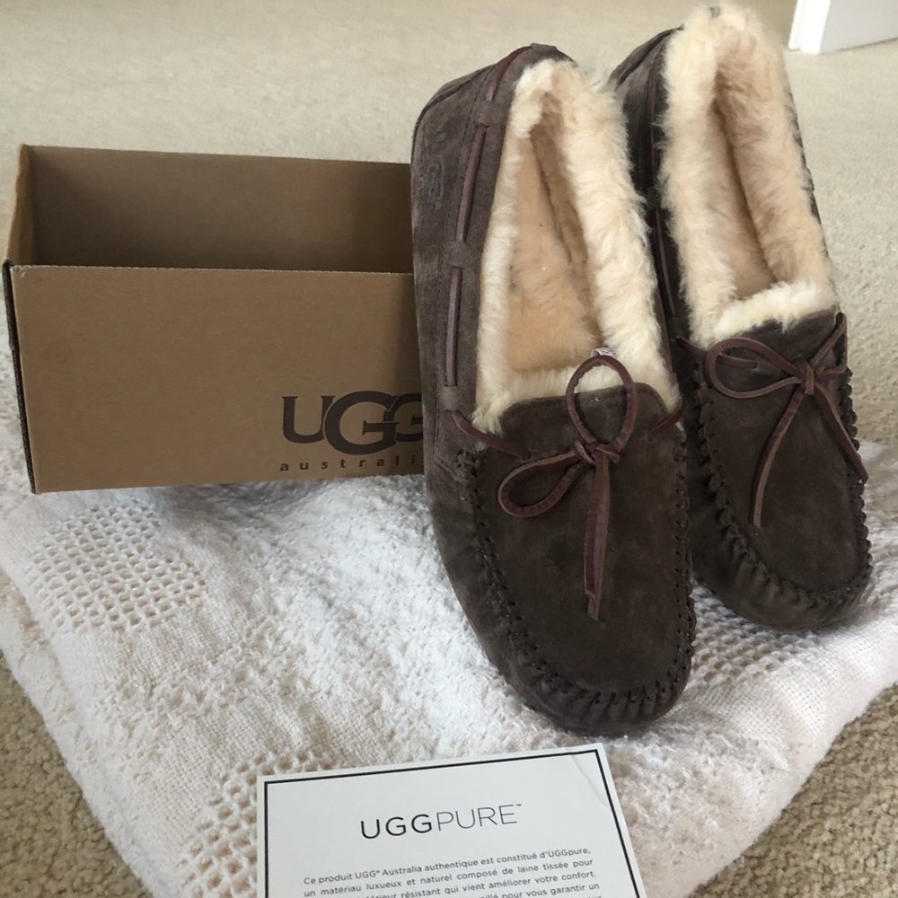 New Ugg Womens sherpskin slippers Size 9